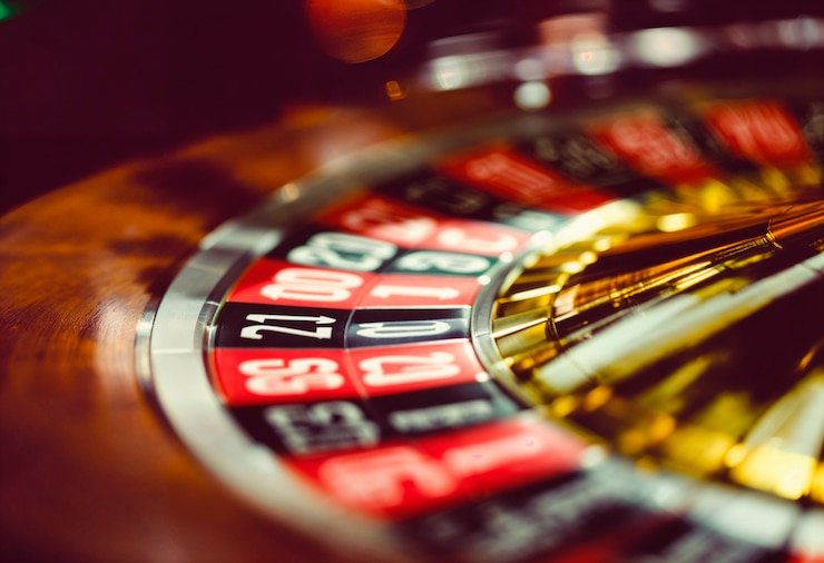 Mobile betting panel interface for syair sd Live Roulette with bet placement controls